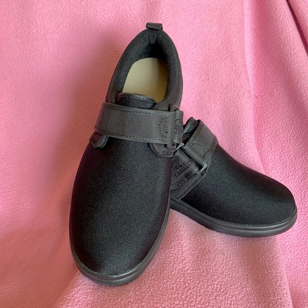Dr Comfort 8W adjustable Velcro shoes.  NWOT